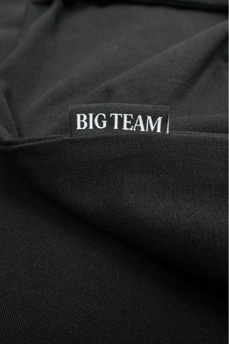 Футболка великого розміру з манжетою Big Team, чорна