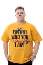 Футболка великого розміру з принтом «I'M NOT WHO YOU THINK I AM» Big Team, жовта